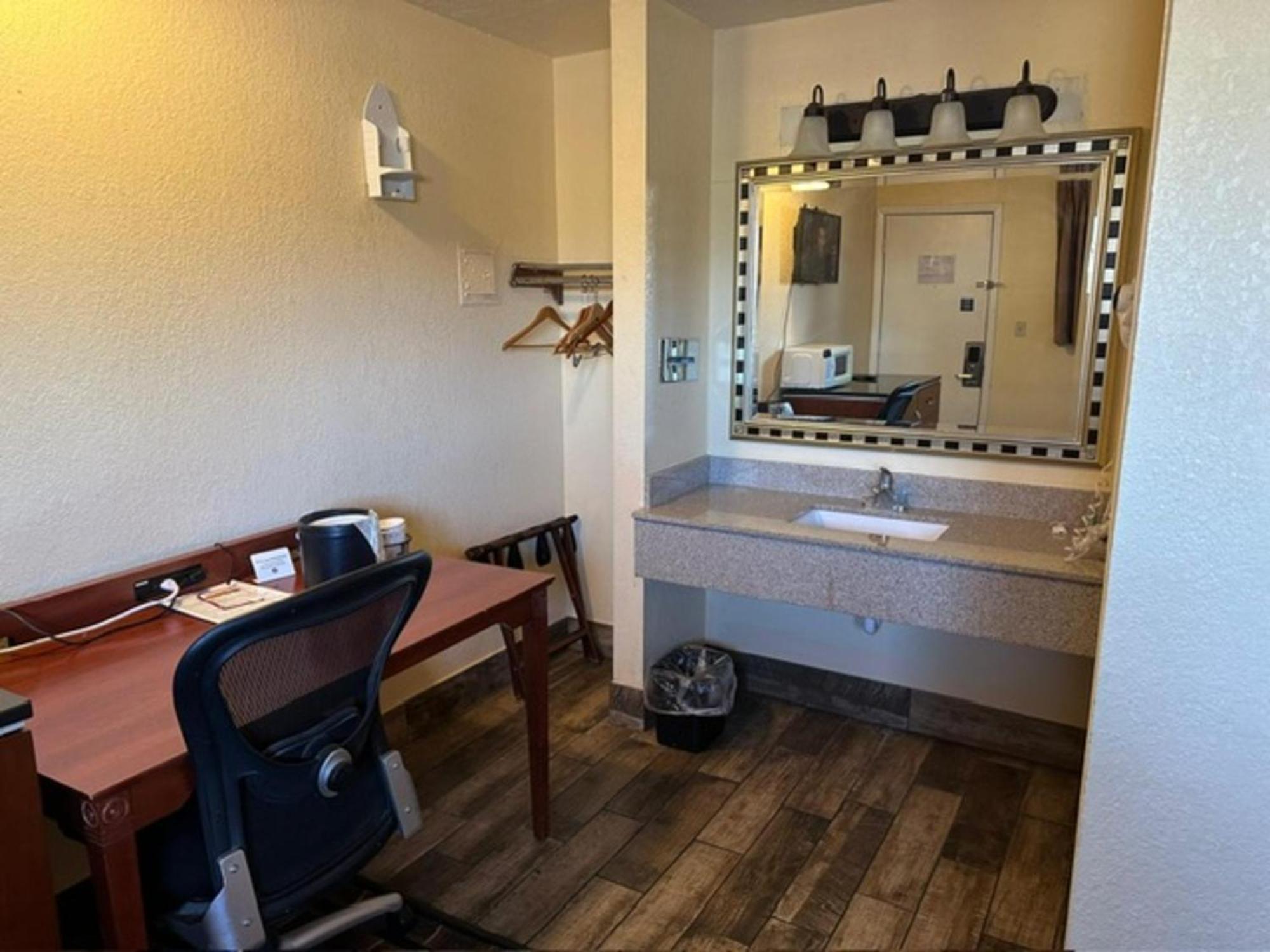 Stay Inn By Oyo Near I 80 Lincoln West Buitenkant foto